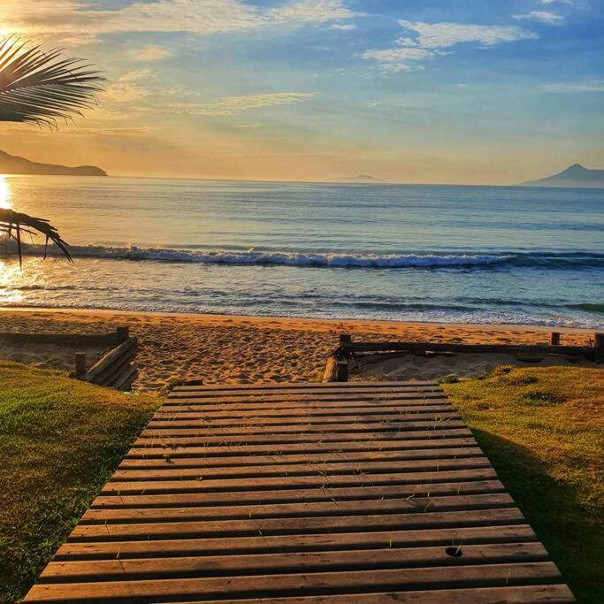 100Mts Da Praia Com Churrasqueira, Piscina E Wi-Fi Карагуататуба Екстер'єр фото